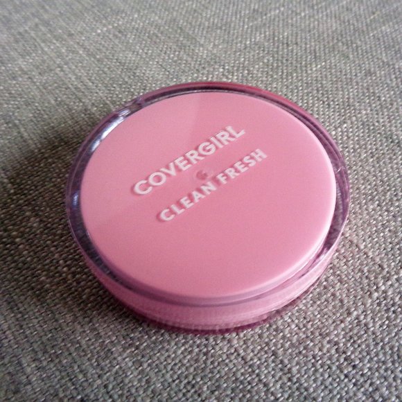 🎁 CoverGirl Clean Fresh Healthy Look Pressed Powder Translucent 100 free-add-on - Picture 1 of 7